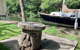 Bamboleo Inn Belize